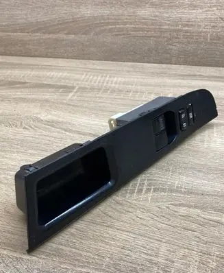 Toyota Yaris Electric window control switch 742320D670