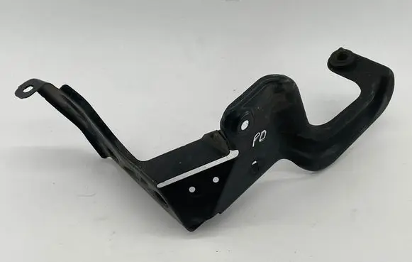 Audi A6 S6 C6 4F Intercooler pipe mounting bracket 4F0145814