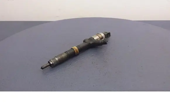 Toyota Avensis Verso Fuel injector 23670-27030