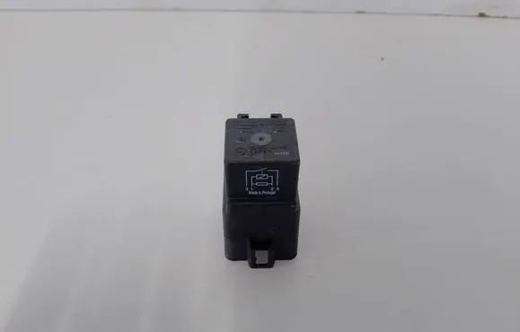 Mini Cooper Countryman F60 Coolant fan relay 9207913