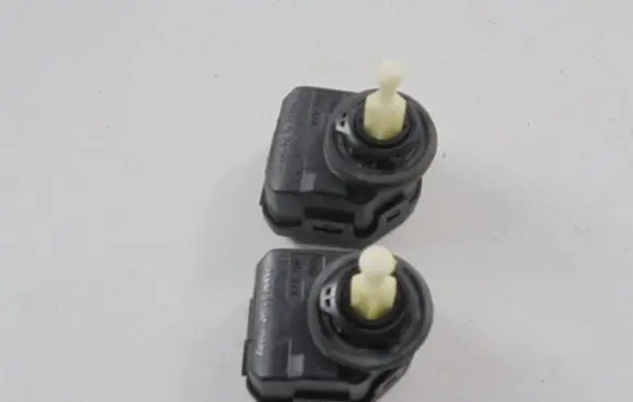 Volkswagen Polo III 6N 6N2 6NF Headlight level adjustment motor 