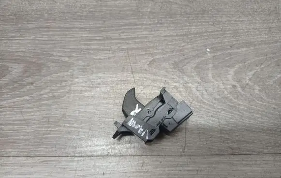 Volvo V70 Electric window control switch 30773272