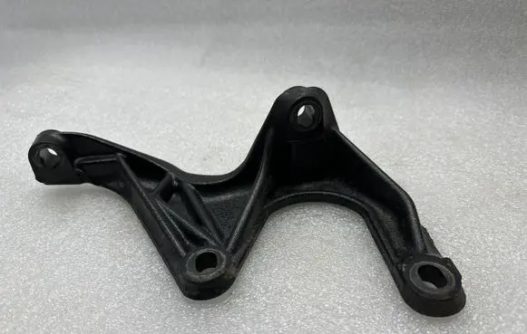 Volvo XC90 Engine mounting bracket 30735708 BQ2DA