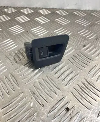 Tailgate opening switch