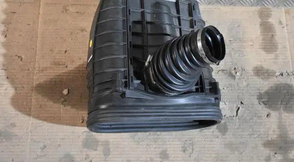 Porsche Macan (95B) Air filter box cover 