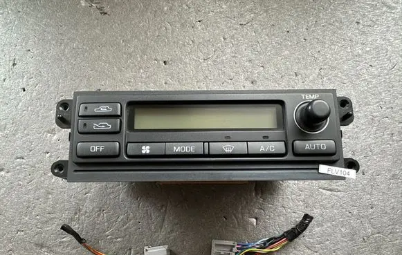 Nissan Patrol Y61 Air conditioning/heating control unit 27510VC200