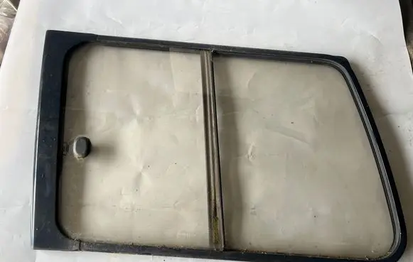 Mitsubishi Pajero Rear side window 