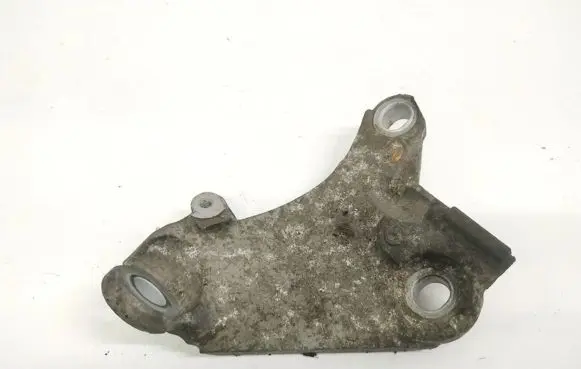 Honda Civic Engine mounting bracket