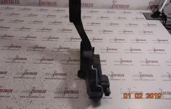 Mercedes-Benz A W169 Accelerator throttle pedal A1693000204