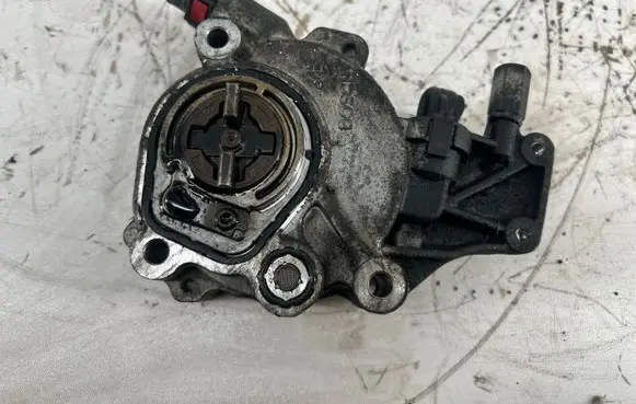 Ford Galaxy Vacuum pump D171B1A