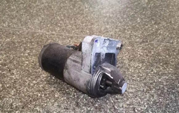 Peugeot 207 Starter motor 9663528880