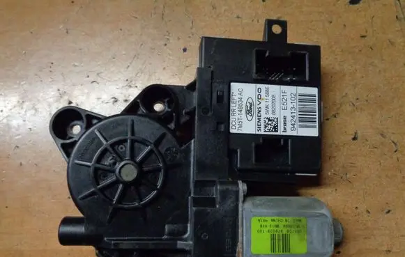 Ford Kuga I Front door window regulator motor 7M5T14B534AC