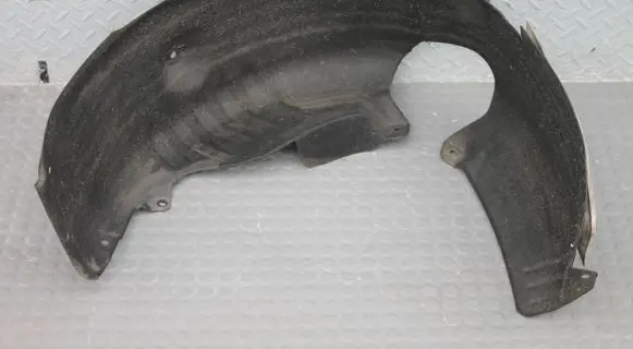 Rear arch fender liner splash guards