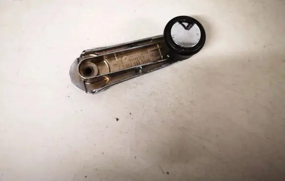 Volkswagen PASSAT B5 Front door window winding handle 443837581d