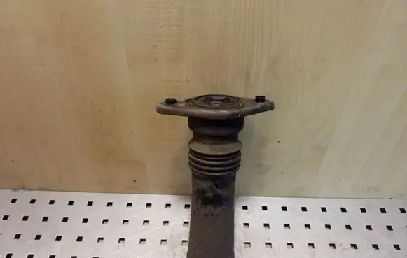 Hyundai i40 Front shock absorber mounting bracket 