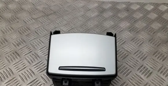 Cup holder front
