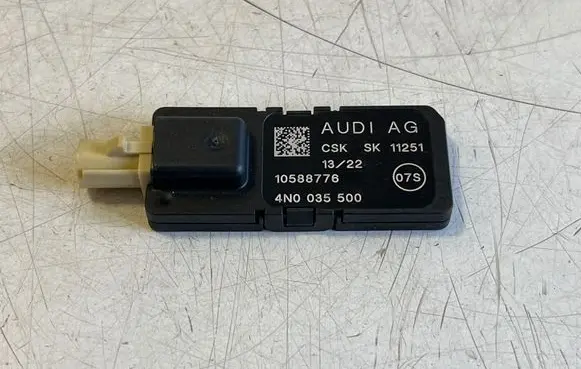 Audi Q3 F3 Aerial antenna amplifier 4N0035500