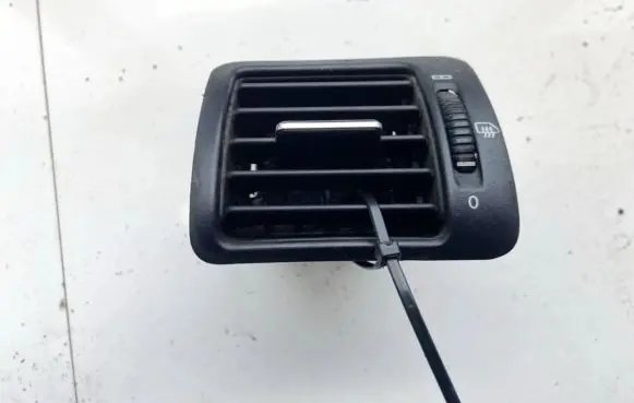 Mercedes-Benz ML W163 Dash center air vent grill