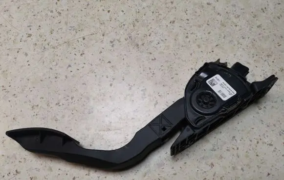 Ford Focus Accelerator throttle pedal BV619F836BB