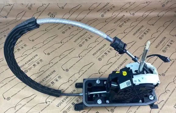 Volkswagen PASSAT B8 Gear shifter/selector 3Q1713023H