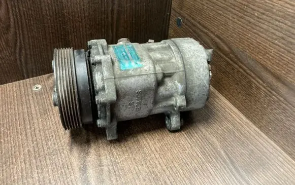 Volkswagen Caddy Air conditioning (A/C) compressor (pump) 7H0820803D