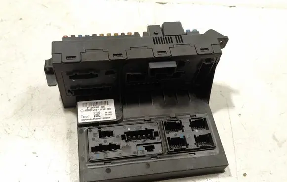 Mercedes-Benz E W211 Fuse module 2115456301