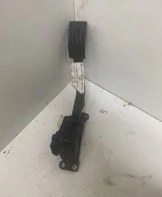 Ford C-MAX I Accelerator throttle pedal 3M519F836AF
