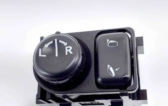 Nissan Qashqai Wing mirror switch
