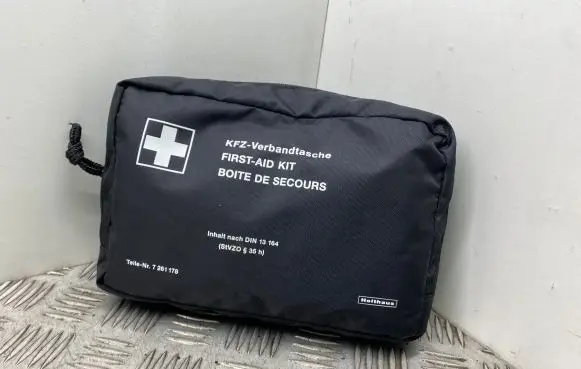 BMW 3 E90 E91 First aid kit 7261178