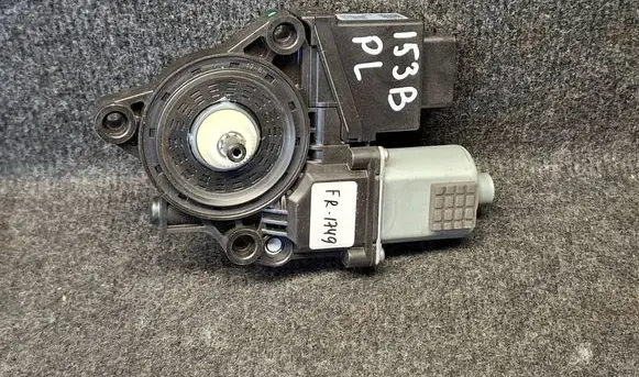 Hyundai Santa Fe Front door window regulator motor 82450S1010