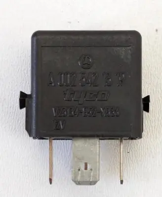 Mercedes-Benz A W168 Other relay A0025421319 V23134B52X336