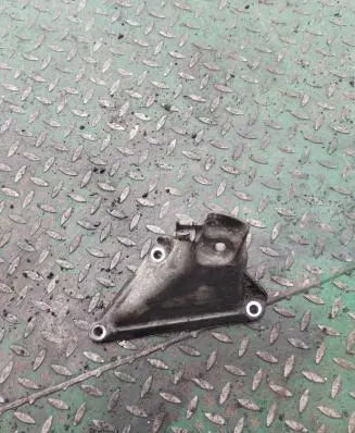 BMW 5 E60 E61 Engine mounting bracket 6769153