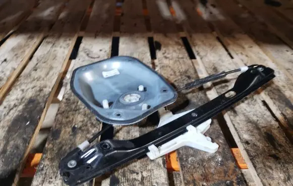Volkswagen Jetta V Rear window lifting mechanism without motor 1K5839462
