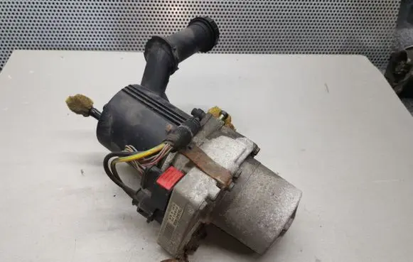 Peugeot 307 Power steering pump 9648744580