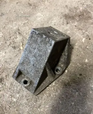 Opel Frontera B Engine mounting bracket