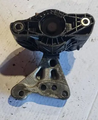 Peugeot 208 I Engine mount bracket 9676771080