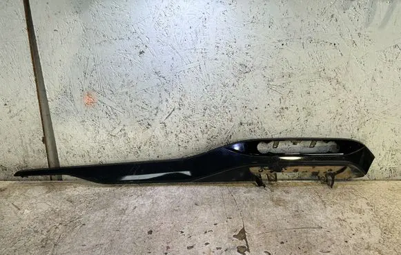 Dashboard glove box trim