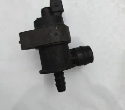 Volvo V70 Valve vacuum 