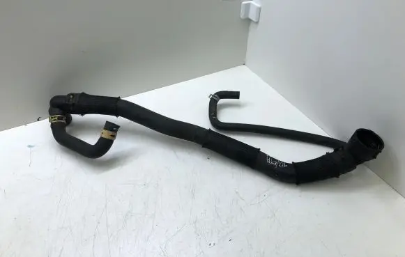 Toyota Avensis T270 Engine coolant pipe/hose H21902