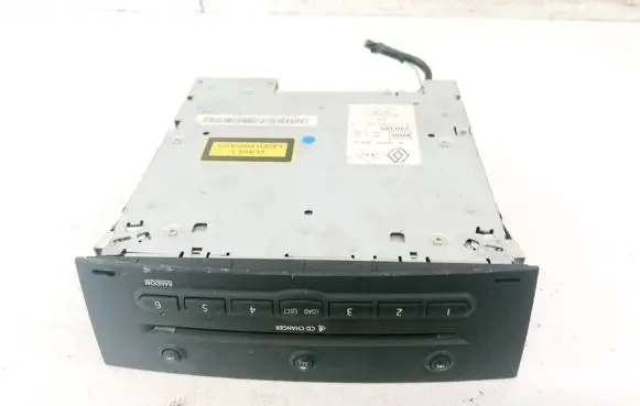 Renault Megane II Radio/CD/DVD/GPS head unit 8200084437A 020385