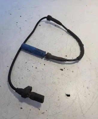 BMW 5 E39 ABS brake wheel speed sensor 6908705