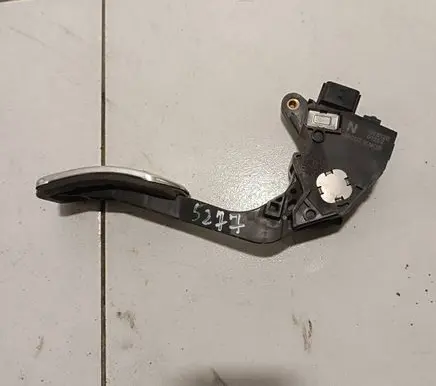 Nissan Juke I F15 Accelerator throttle pedal 180021KM0B 06812B 01252