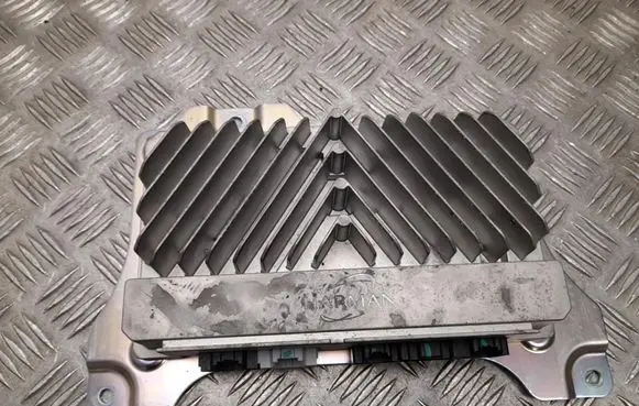 Polestar 4 Sound amplifier 8892907819