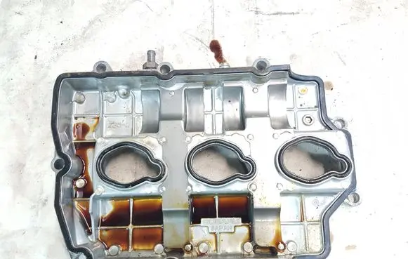 Subaru Legacy Rocker cam cover Z36L