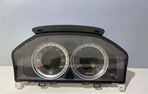 Volvo V70 Speedometer (instrument cluster) 31343330AA 36001841 69799630U