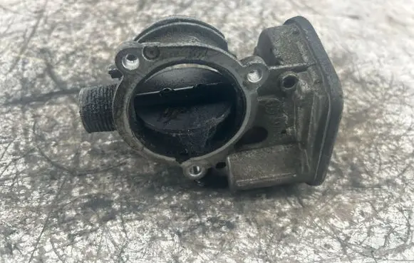 BMW 1 E82 E88 Throttle valve 