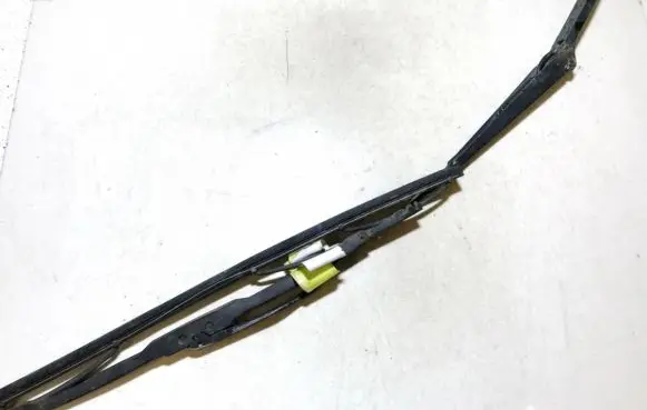 Front wiper blade arm