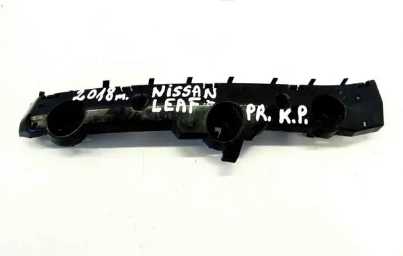 Nissan Leaf II (ZE1) Front bumper mounting bracket 622255SK0A