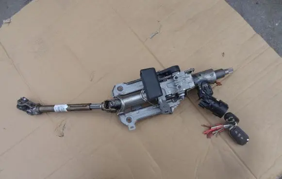Citroen C3 Steering wheel axle 9823194377