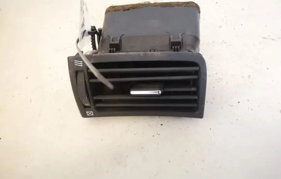 Toyota Avensis T250 Dash center air vent grill bourbon8518